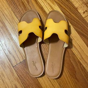 Size 10 universal thread code co. Sandals